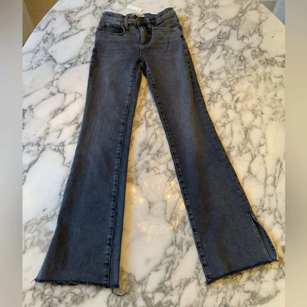 EUC Madewell Kick Out Full-Length Jeans 25 - small tear back